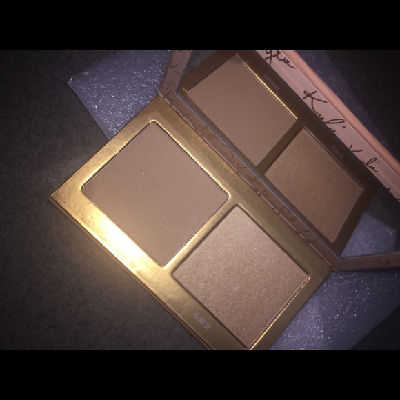 Eyeshadow Palette + Highlight & BroNzer - Picture 6 of 8